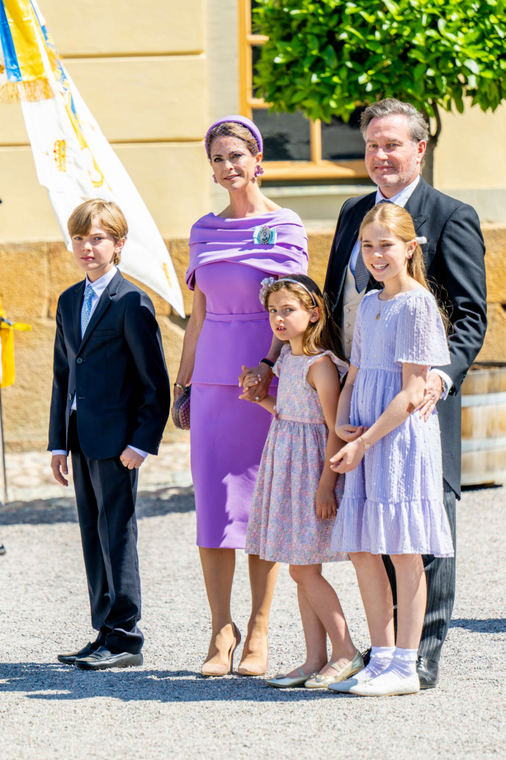 Magdalena de Suecia y Chris O'Neill y con sus hijos Nicolas, Adrienne y Leonore en el bautizo de Ines de Suecia