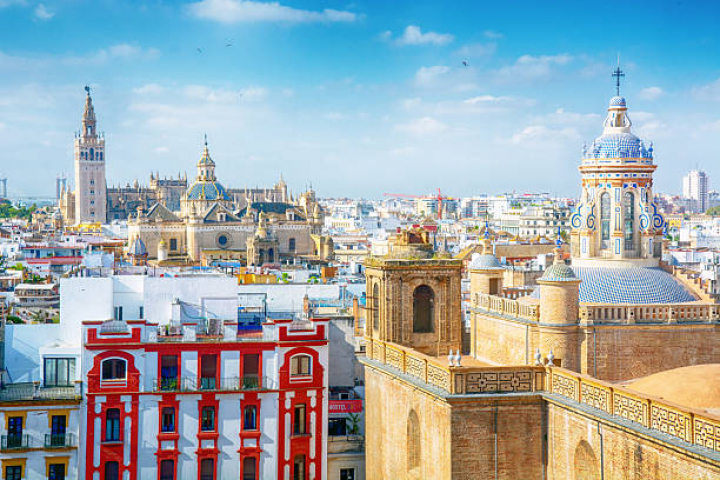 alt="alt="Panorama of the historical centre of Seville with Annunciation Church and Cathedral, Spain""