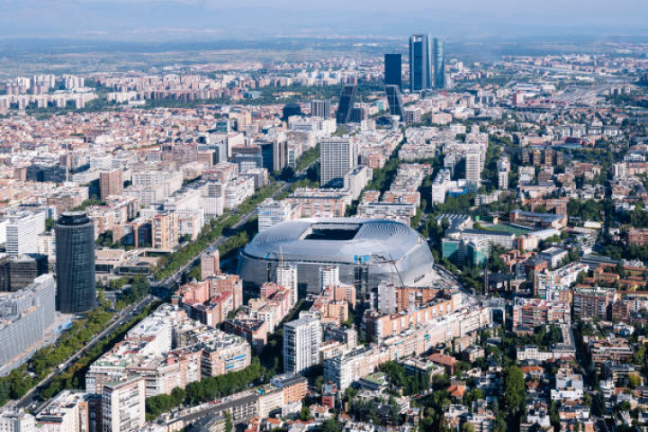 alt="alt="Photo of the city of Madrid, Spain from above""