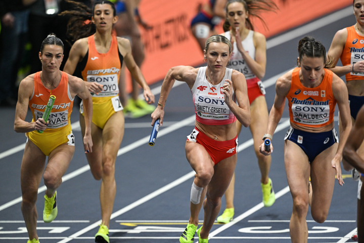 Blanca Hervás, durante la final del relevo 4x400 femenino en Torun (Polonia)