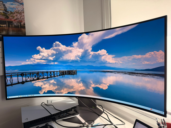 El monitor LG UltraGear 45. Colores muy vivos en el primer panel OLED 5K curvo. Palabras mayores.