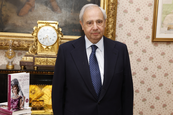 Fernando Martínez de Irujo en la presentación de 'La última duquesa' en el Palacio de Liria