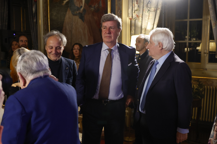 Narcís Rebollo, Cayetano Martínez de Irujo y el duque de Alba en la presentación de 'La última duquesa' en el Palacio de Liria