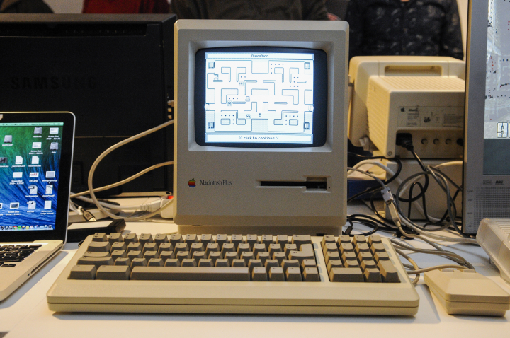El Apple Macintosh Plus.