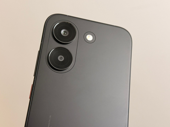 El sistema de cámaras trasero del POCO X8 Pro.