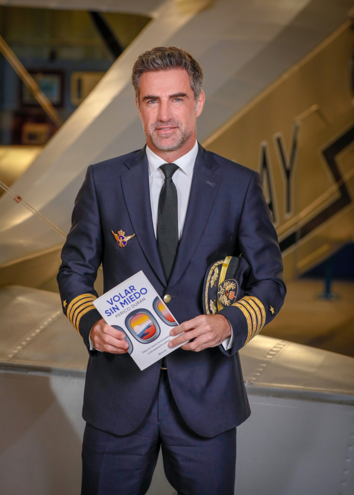 Perico Durán ha escrito el libro 'Volar sin miedo'