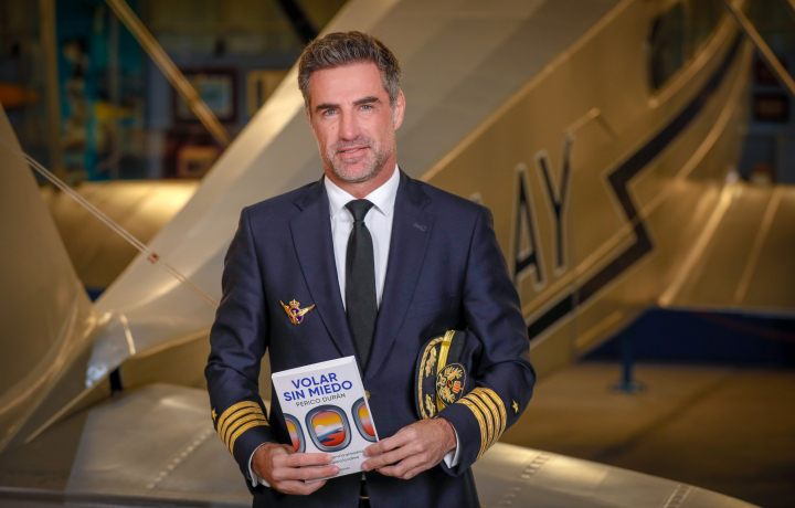 Perico Duran pretende acabar con el miedo a volar a través de un libro