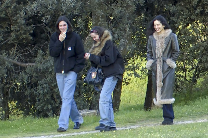 Rosalía, paseando por Casa de Campo