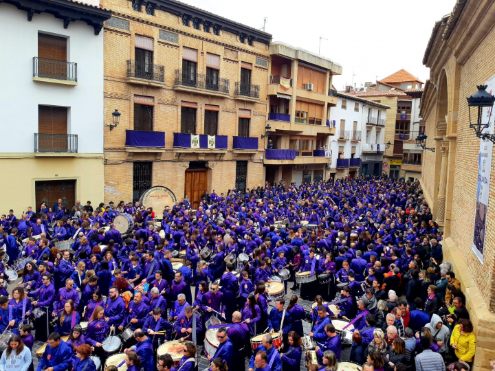 El morado es el color dominante en la Rompida de la Hora calandina