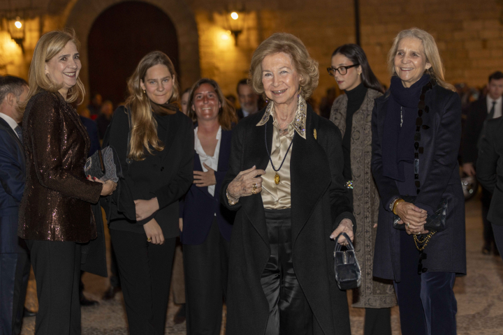 La reina Sofía, las infantas Elena y Cristina, Victoria Federica e Irene Urdangarin en el concierto benéfico de Pascua de Proyecto Hombre Baleares 2026