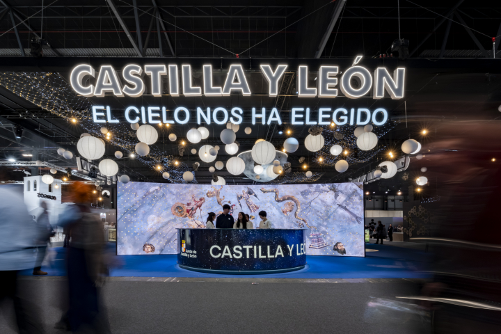 "El cielo nos ha elegido", campaña de Castilla y León durante FITUR.