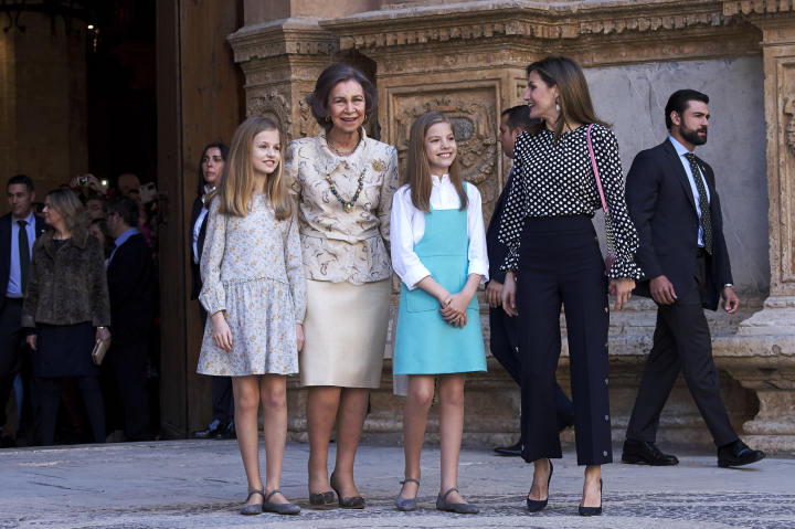 La princesa Leonor, la reina Sofía, la infanta Sofía y la reina Letizia en la Misa del Domingo de Pascua en Palma en 2018