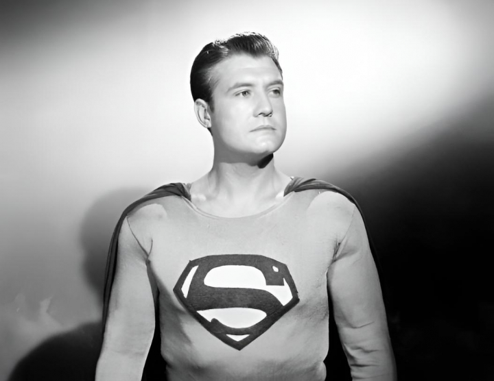 alt="alt="George Reeves posando para su papel de 'Superman'""