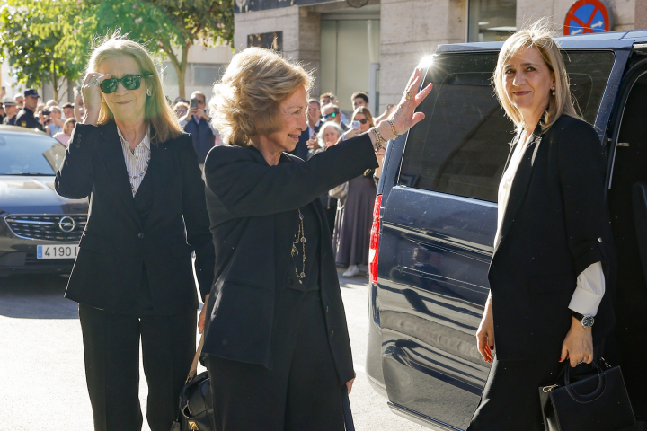 La infanta Elena, la reina Sofía y la infanta Cristina a su llegada a Cartagena en la Semana Santa 2026