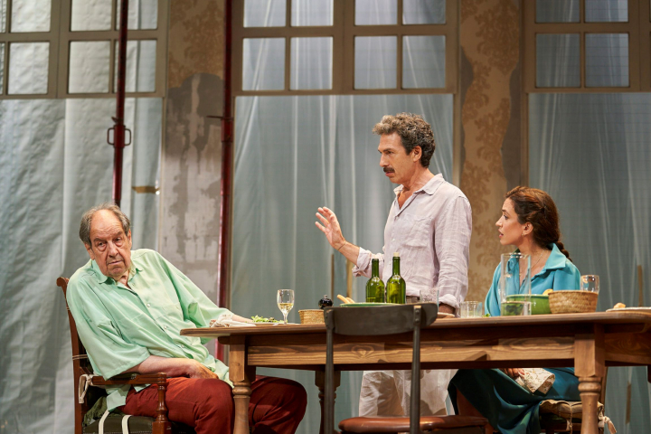 Los editores tratan de convencer a Roald Dahl en 'Gigante'