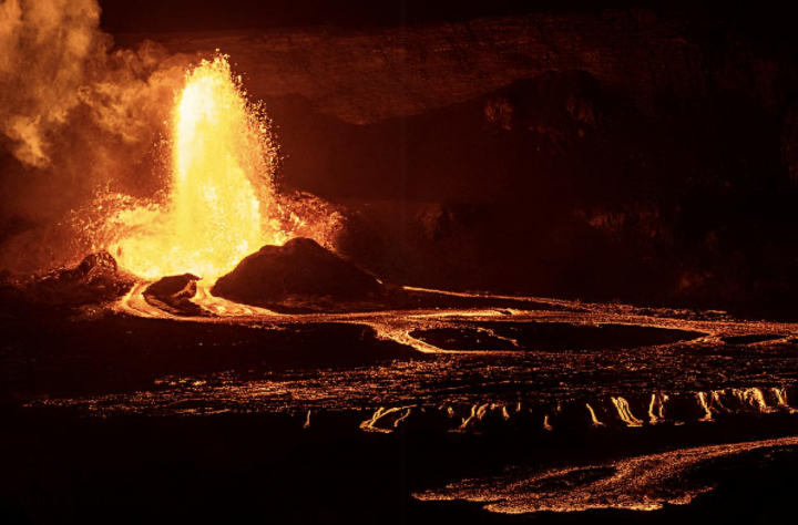 alt="alt="El volcán Kilauea de Hawái entró en erupción por vigésimo primera vez el 11 de mayo de 2025.""