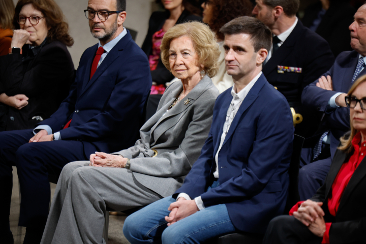 La reina Sofía y José Pablo López, presidente de la Corporación de Radio y Televisión Española, en el 60º aniversario de Radio Clásica