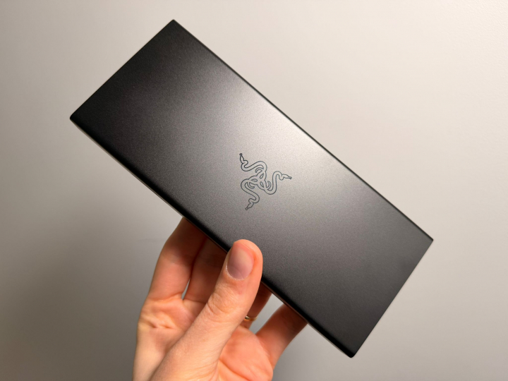 El Razer USB 4 Dock, en color negro.