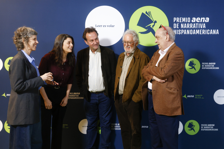 Los escritores Nona Fernández, Samantha Schweblin, Héctor Abad Faciolince, Marcos Giralt Torrente y Enrique Vila-Matas