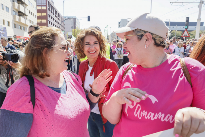 María Jesús Montero en la manifestación sanitaria en Sevilla.
