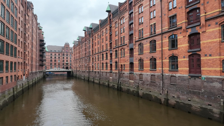 Imagen de Hamburgo (Alemania), con la DJI Osmo Pocket 4.