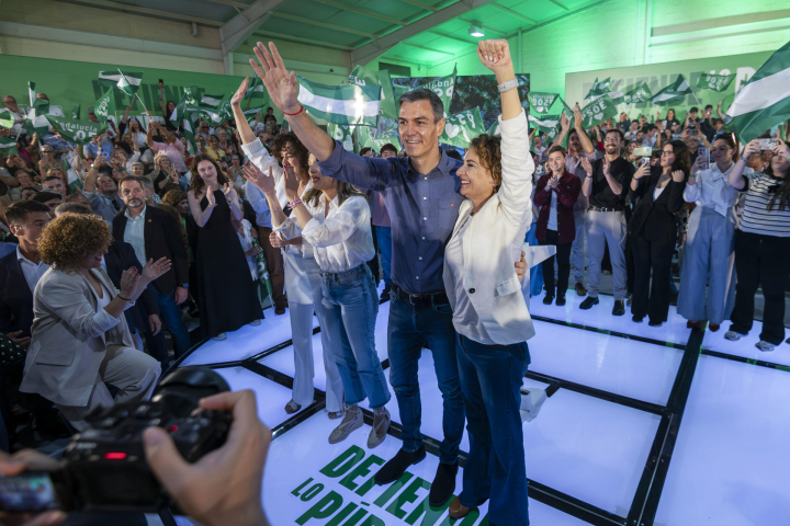 Pedro Sánchez con María Jesús Montero.
