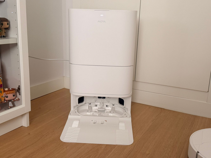 La base de carga y de autolimpiado del robot Mova E40 Ultra.