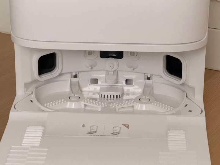Sistema de limpieza, recarga y secado de mopas del robot E40 Ultra.