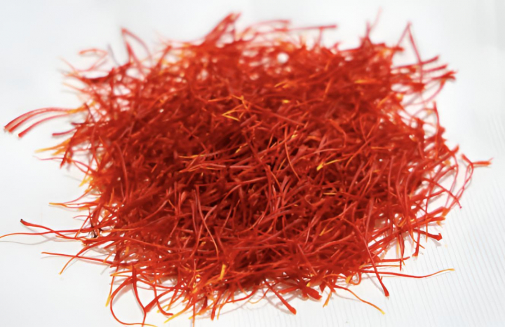 alt="alt="Un manojo de la especia azafrán""