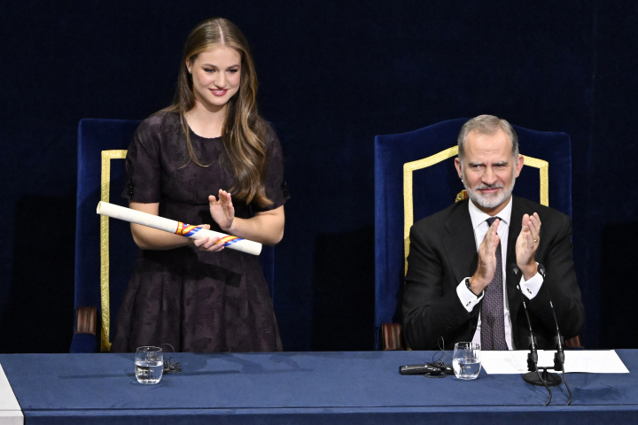 La princesa Leonor y Felipe VI en la entrega de los Premios Princesa de Asturias 2024 en Oviedo