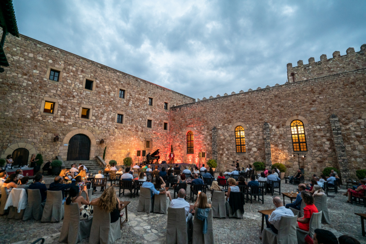 El Patio de Armas del Parador de Sigüenza, que ya ha acogido a artistas como Diego el Cigala en ediciones anteriores, es un escenario muy especial.