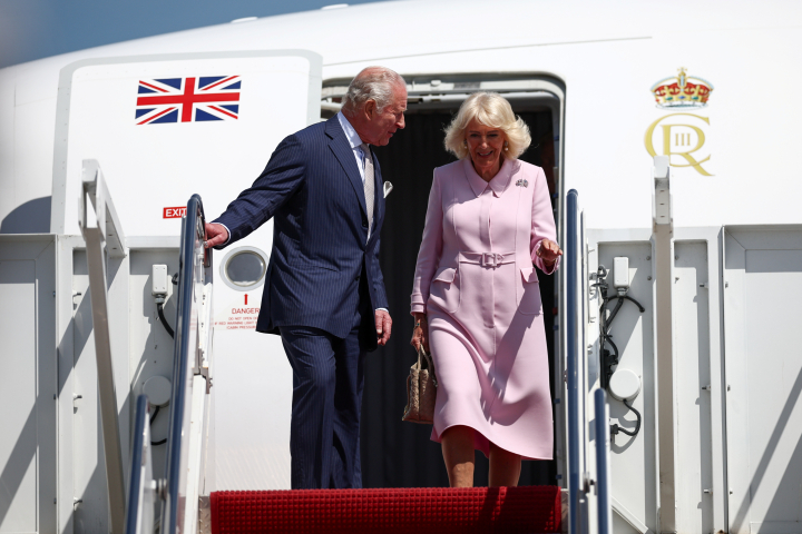 Los reyes Carlos y Camilla tras aterrizar en Maryland para su visita de Estado a Estados Unidos