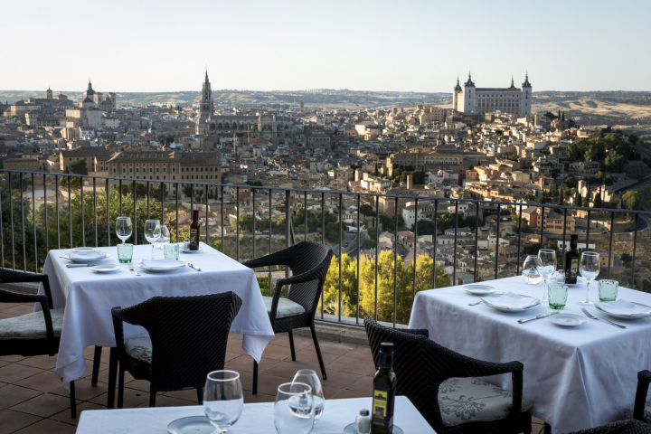 Poveda y la terraza del Parador de Toledo son dos sobrados motivos para disfrutar de este alojamiento el próximo 12 de julio.