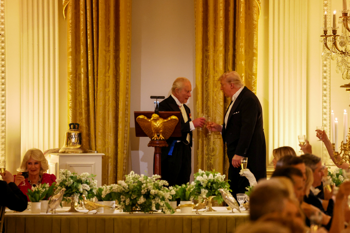 Trump y Carlos III durante un banquete en la Casa Blanca
