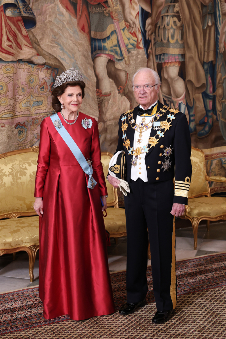 Carlos Gustavo y Silvia de Suecia con la Tiara Braganza en la cena de gala por el 80º cumpleaños del rey de Suecia