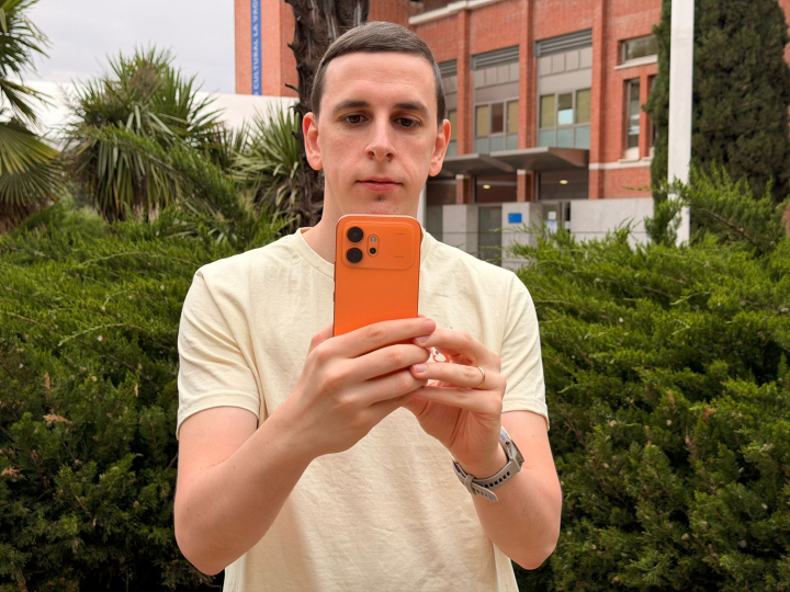 Probando el nuevo Honor 600 en exteriores, con una pantalla que brilla por presencia.