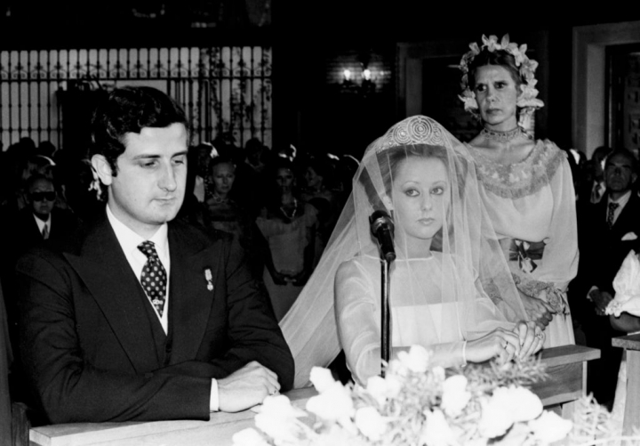 María de Hohenlohe-Langenburg luciendo la tiara en su boda con Alfonso Martínez de Irujo, hijo de Cayetana de Alba