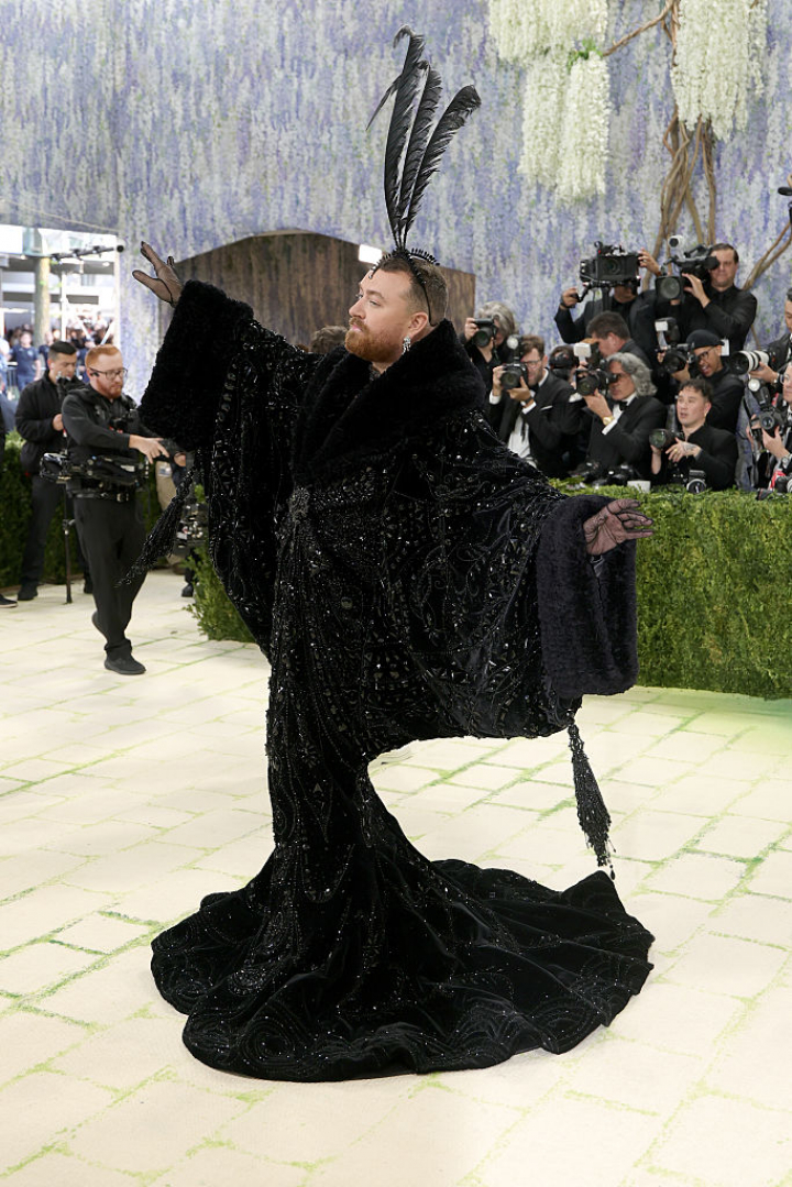 alt="alt="El artista lo ha dado todo con un kimono y un gran tocado.""