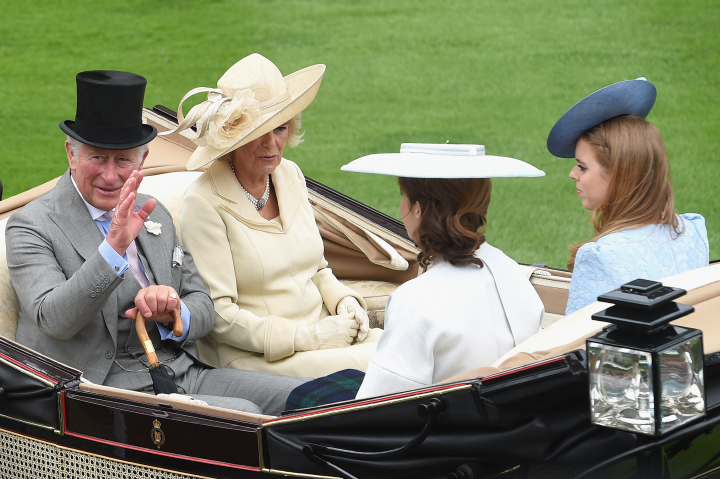 Los reyes Carlos y Camilla y las princesas Beatriz y Eugenia de York en Ascot 2018