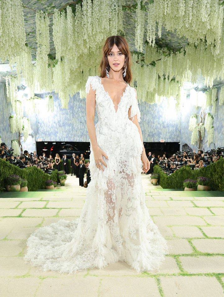 alt="alt="La actriz apostó por un romántico vestido de Alexander McQueen.""