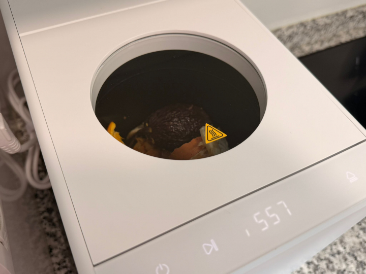 La Dreame SF25, con sus sensores en la parte frontal.