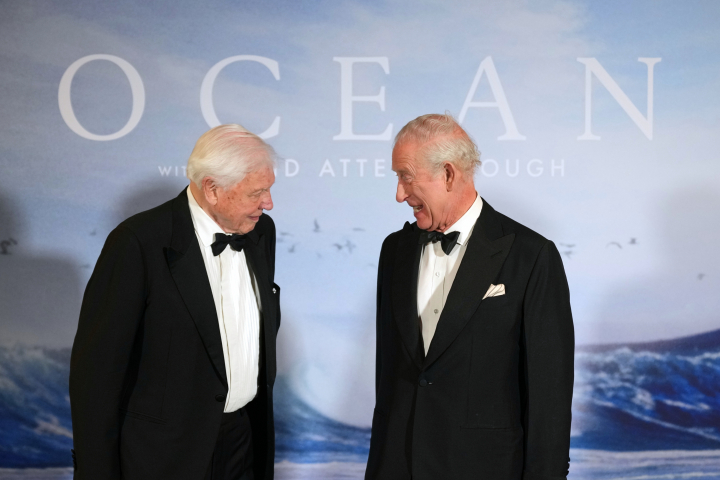 David Attenborough y Carlos III en el estreno de 'Ocean with David Attenborough' en Londres en 2025