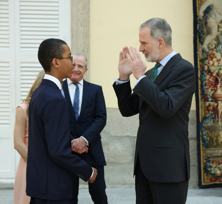Felipe VI con Javier Fernández, el niño que leyó un discurso en el concurso '¿Qué es un rey para ti?'