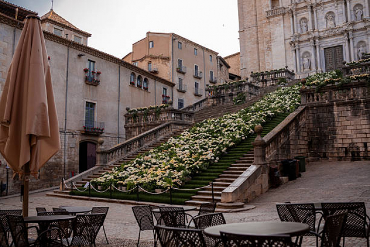 alt="alt="Flower festival 2025 celebration in the town of Girona, Catalonia, Spain. Beautiful historical decorated  town center. Copy space.""