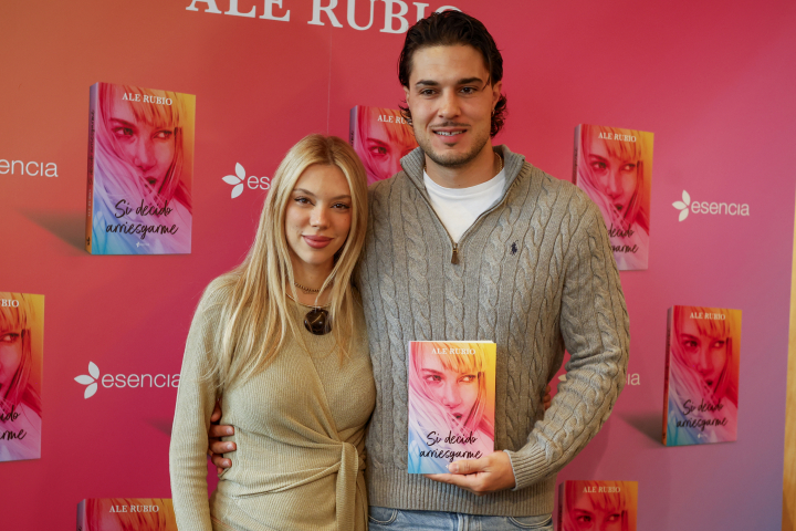 Alejandra Rubio y Caro Costanzia en la presentación de la novela 'Si decido arriesgarme'