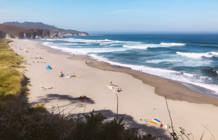alt="alt="La Playa de Frejulfe en Navia, Asturias""