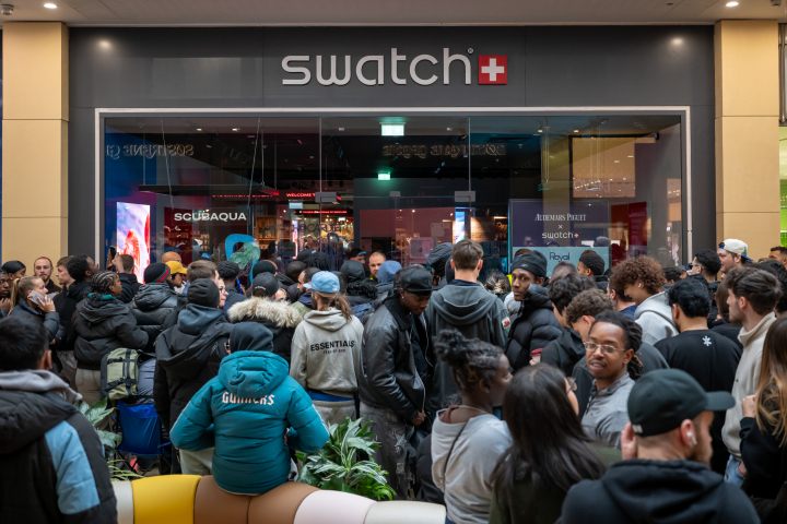 Esto es lo que ha ocurrido con la colección Royal Pop de Swatch y Audemars Piguet: colas kilométricas, gases lacrimógenos y peleas en Barcelona, Tokio o Londres