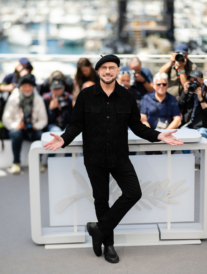 John Travolta en la premiere de 'Ven a volar conmigo' en Cannes 2026.