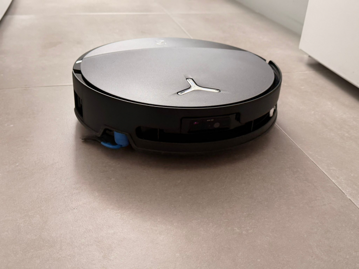 Fregado del Ecovacs Deebot T90 Pro Omni.