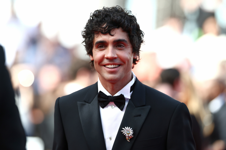 alt="alt="Javier Ambrossi en el estreno de 'La Bola Negra' en el Festival de Cannes 2026""